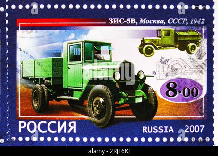 MOSKAU, RUSSLAND - 30. OKTOBER 2022: In Russland gedruckte Briefmarke zeigt ZIS-5V, 1942, frühe russische Lkw-Serie, um 2007 Stockfoto