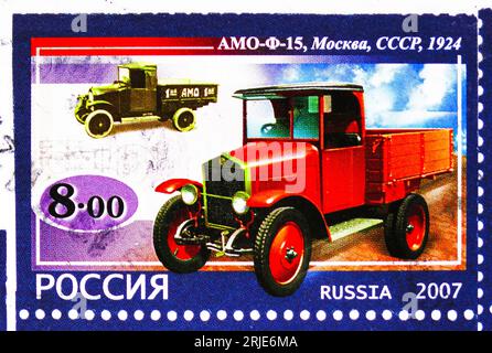 MOSKAU, RUSSLAND - 30. OKTOBER 2022: In Russland gedruckte Briefmarke zeigt AMO-F-15, 1924, frühe russische Lkw-Serie, um 2007 Stockfoto