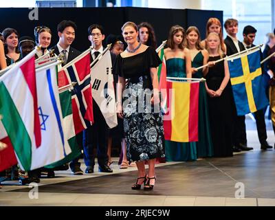 STOCKHOLM 20230822 Kronprinzessin Victoria vergibt den Stockholm Junior Water Prize 2023 an Naomi Park, USA, für ihre Forschung zur Entfernung von Kohlendioxid und Ölprodukten aus dem Meer im Stockholm Waterfront Congress Centre, Schweden, 22. August 2023. Foto Jonas Ekstromer / TT / Code 10030 Stockfoto