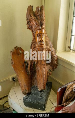 Eine geschnitzte Holzstatue in St. John's Anglican Cathedral in Belize City, Belize. Stockfoto