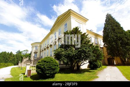 Das Rokoko-Schloss Nove Hrady, genannt „Little Schonbrunn“ oder „Czech Versailles“ in Nove Hrady, Tschechische Republik, 12. Juni 2023. Chateau Nove Hrady C Stockfoto