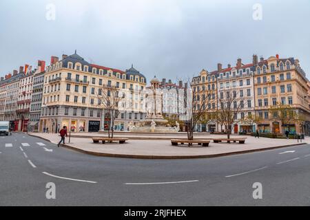 Lyon, Frankreich - 25. Januar 2022: Jacobins-Brunnen am Jakobinplatz in lyon, Frankreich. Stockfoto