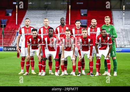 Antwerpen, Belgien. August 2023. Antwerpener Spieler posieren als Mannschaft vor einem Spiel zwischen dem belgischen Fußballteam Royal Antwerp FC und dem griechischen Fußballteam AEK Athens, der ersten Etappe der Play-offs für den UEFA Champions League-Wettbewerb, am Dienstag, den 22. August 2023 in Antwerpen. BELGA PHOTO TOM GOYVAERTS Credit: Belga News Agency/Alamy Live News Stockfoto