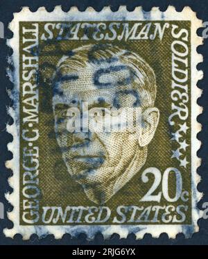 George C. Marshall (1880–1959). Briefmarke, die 1967 in den USA ausgestellt wurde. George Catlett Marshall Jr. war ein amerikanischer Offizier und Staatsmann. Er stieg durch die United States Army auf und wurde Stabschef der U.S. Army unter den Präsidenten Franklin D. Roosevelt und Harry S. Truman, dann war er Secretary of State und Verteidigungsminister unter Truman. Stockfoto