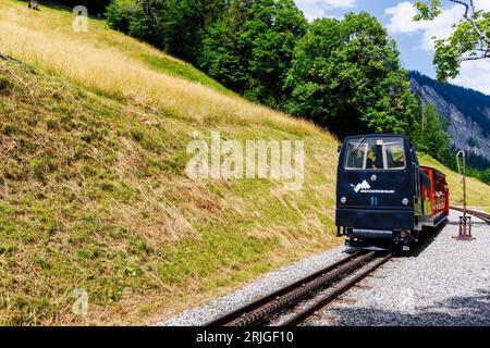 Die Brienzer Rothornbahn ist eine beliebte alte Zahnradbahn auf dem Brienzer Rothorn in den Emmentaler Alpen im Berner Oberland Stockfoto