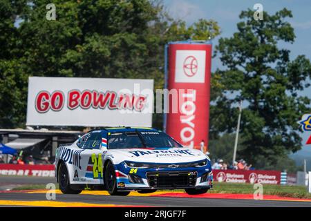 Watkins Glen, New York, USA. August 2023. 19. August 2023 – Watkins Glen, NY: NASCAR Cup Driver, William Byron (24), startet im Glen beim Watkins Glen International in Watkins Glen, New York. (Bild: © Logan T Arce Grindstone Media Gr/ASP) NUR REDAKTIONELLE VERWENDUNG! Nicht für kommerzielle ZWECKE! Stockfoto