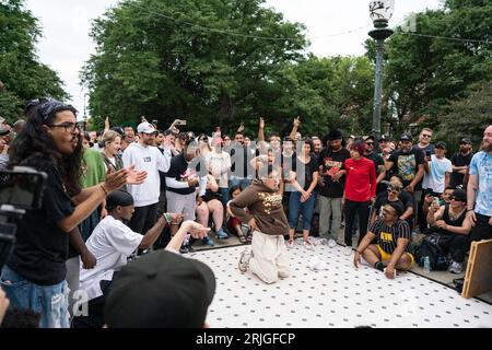 Am 13. August 2023 treten die Tänzer im Rahmen des Battle 4 the Eagle Annual Park Jam im Logan Square in Chicago, IL, an. Stockfoto