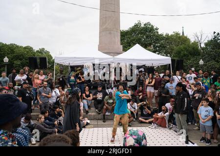 Am 13. August 2023 treten die Tänzer im Rahmen des Battle 4 the Eagle Annual Park Jam im Logan Square in Chicago, IL, an. Stockfoto