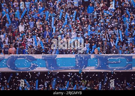 La Paz, Bolivien. August 2023. Estadio Hernando Siles Fans von Bolivar (BOL), während des Spiels zwischen Bolivar und Internacional, für das Viertelfinale der Copa Libertadores 2023, im Estadio Hernando Siles, diesen Dienstag, 22. 30761 (Max Peixoto/SPP) Credit: SPP Sport Press Photo. Alamy Live News Stockfoto