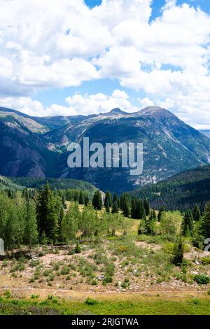 Blick vom Molas Pass nach Osten in Richtung San Juan Mountains und Weminuche Wildnis, südlich von Silverton, Colorado, USA. Stockfoto