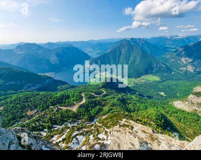 Fantastisches Panorama von der 5-Finger-Aussichtsplattform über Hallstättersee, Hallstättersee und dem inneren Salzkammergut, Österreich Stockfoto