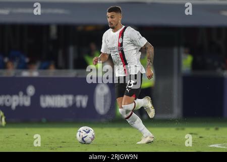 Rade Krunic vom AC Mailand wurde während des TIM-2023/24-Fußballspiels der SERIE A zwischen Bologna und AC Mailand im Renato Dall Ara gesehen. Endstand: Bologna 0:2 AC Mailand Stockfoto