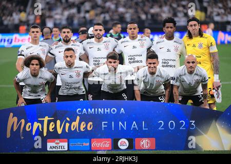 Sao Paulo, Brasilien. August 2023. SP - SAO PAULO - 08/22/2023 - COPA SUL-AMERICANA 2023, CORINTHIANS X ESTUDIANTES - Corinthians Spieler posieren für ein Foto vor dem Spiel gegen Estudiantes im Arena Corinthians Stadion für die Copa Sudamericana 2023 Meisterschaft. Foto: Ettore Chiereguini/AGIF/SIPA USA Credit: SIPA USA/Alamy Live News Stockfoto