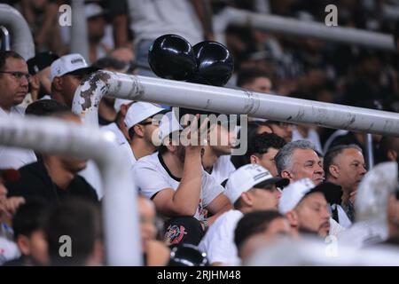 Sao Paulo, Brasilien. August 2023. SP - SAO PAULO - 08/22/2023 - COPA SUL-AMERICANA 2023, CORINTHIANS X ESTUDIANTES - CORINTHIANS Fans während eines Spiels gegen Estudiantes im Arena Corinthians Stadion für die Copa Sudamericana 2023 Meisterschaft. Foto: Ettore Chiereguini/AGIF/SIPA USA Credit: SIPA USA/Alamy Live News Stockfoto