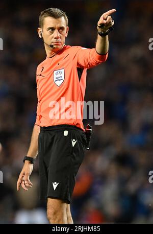 Glasgow, Großbritannien. August 2023. Schiedsrichter Clment Turpin während des UEFA Champions League-Spiels im Ibrox Stadium in Glasgow. Auf dem Bild sollte stehen: Neil Hanna/Sportimage Credit: Sportimage Ltd/Alamy Live News Stockfoto