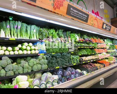 Sektion für frisches Gemüse im Supermarkt Stockfoto