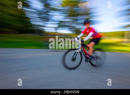 A female cyclist riding in a bike rally Stockfoto
