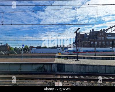 Traxx locomotive and fast ICE intercity from Germany on Amsterdam Central Station in the Netherlands Stockfoto