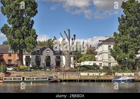 Waterfront Homes UK am Fluss Avon in Evesham Worcestershire England Stockfoto