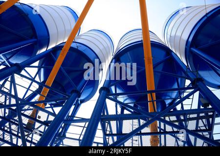 Kommerzielle Betonmischanlage, mechanische Ausrüstung in einer Fabrik Stockfoto