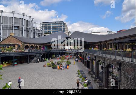 London, Großbritannien, 22. August 2023. Coal Drops Yard Shopping Complex in King's Cross. Stockfoto