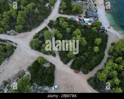 Bei Sonnenuntergang Vis Island, in der italienischen Lissa, Insel Kroatien in der Adria. Es ist die äußerste Hauptinsel des dalmatinischen Archipels Panorama Stockfoto