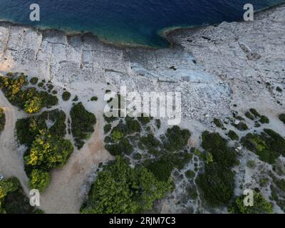 Bei Sonnenuntergang Vis Island, in der italienischen Lissa, Insel Kroatien in der Adria. Es ist die äußerste Hauptinsel des dalmatinischen Archipels Panorama Stockfoto