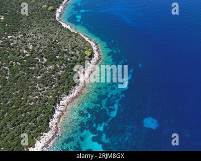 Vis Island, italienische Lissa, Insel Kroatien in der Adria. Sie ist die äußerste Hauptinsel des dalmatinischen Archipels und bietet eine Panoramaaussicht aus der Vogelperspektive Stockfoto