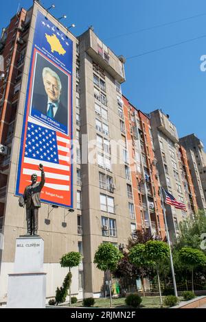 Das Bill Clinton Memorial, gefunden im Bill Clinton Boulevard in Pristina, Kosovo, und dankt für seine Hilfe während des Krieges gegen Serbien in den Jahren 1998-1999. Stockfoto