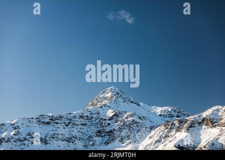 Schneebedeckte Bergkette von Sneeukop im Elandskloof Valley Boland Mountain Complex, Westkap, Südafrika Stockfoto