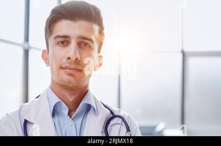 Schließen. Porträt eines schönen Oberarztes Stockfoto