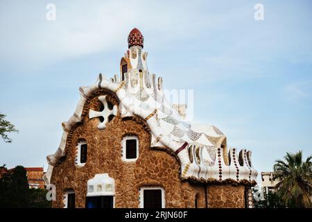 Ein schwacher Blick auf Gebäude im Guell Park, Spanien Stockfoto