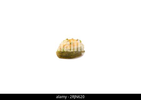 Türkische Süße Midye Baklava oder Mussle Baklava isoliert auf weißem Hintergrund Stockfoto