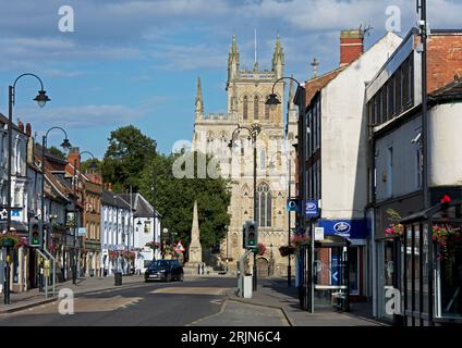 Blick auf die Hauptstraße – Gowthorpe – in Richtung Minster, Selby, North Yorkshire, England Großbritannien Stockfoto