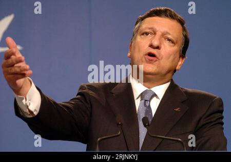 Bildnummer: 50965063 Datum: 27.10.2005 Copyright: imago/Xinhua Jose Manuel Durao Barroso (POR/Präsident Europäische Kommission) während einer Pressekonferenz anlässlich des Informellen EU Gipfels in Surrey PUBLICATIONxNOTxINxCHN, Personen; 2005, Surrey, London, Politiker, Europäische Union, EU, Gipfel, Gipfeltreffen, Pressetermin , Pressekonferenz, Informeller, Informelle, Europäischer Rat; , quer, Kbdig, Einzelbild, Close, Europapolitik, Politik, England, , People / Randbild Stockfoto