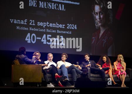 BARNEVELD - (von links nach rechts) Anja van Mensel, Gert Verhulst, Soy Kroon, Dorian Bindels, Gaia Aikman und Niniane Everaert während der Pressekonferenz über 40-45 de Musical, eine Produktion, die sich auf den Zweiten Weltkrieg in den Niederlanden konzentriert. ANP RAMON VAN FLYMEN niederlande raus - belgien raus Stockfoto