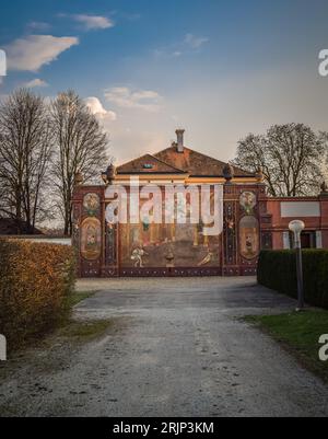 Schöne Mauer von den Gärten der Burg Troja, Prag, Tschechische Republik Stockfoto