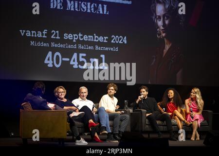 BARNEVELD - (von links nach rechts) Anja van Mensel, Gert Verhulst, Soy Kroon, Dorian Bindels, Gaia Aikman und Niniane Everaert während der Pressekonferenz über 40-45 de Musical, eine Produktion, die sich auf den Zweiten Weltkrieg in den Niederlanden konzentriert. ANP RAMON VAN FLYMEN niederlande raus - belgien raus Stockfoto