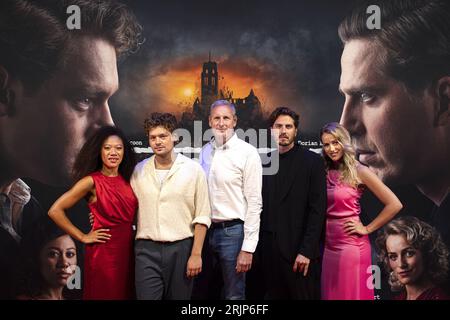 BARNEVELD - (von links nach rechts) Gaia Aikman, Soy Kroon, Gert Verhulst, Dorian Bindels und Niniane Everaert während der Pressekonferenz über 40-45 de Musical, eine Produktion, die sich auf den Zweiten Weltkrieg in den Niederlanden konzentriert. ANP RAMON VAN FLYMEN niederlande raus - belgien raus Stockfoto