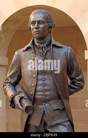 William Cavendish (1748–1811), 5. Duke of Devonshire Bronzestatue, George Street, Buxton, High Peak, Derbyshire, ENGLAND, VEREINIGTES KÖNIGREICH, SK17 6NG Stockfoto