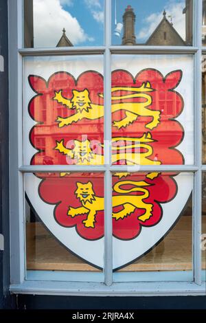 Coat of arms of England in a window display in Oxford, England, UK Stockfoto