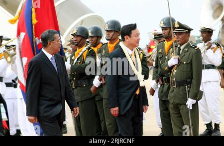 Bildnummer: 51375525 Datum: 10.08.2006 Copyright: imago/Xinhua Hun Sen (li., CAM/Premierminister) empfängt Premierminister Thaksin Shinawatra (THA) mit militärischen Ehren anlässlich seines Staatsbesuches in Phnom Penh - PUBLICATIONxNOTxINxCHN, Personen; 2006, Phnom Penh, Pressetermin, Staatsbesuch, , Politiker, Militär, Empfang, Empfänge; , quer, Kbdig, Gruppenbild, Internationale Politik, Politik, Kambodscha, Randbild, People Stockfoto