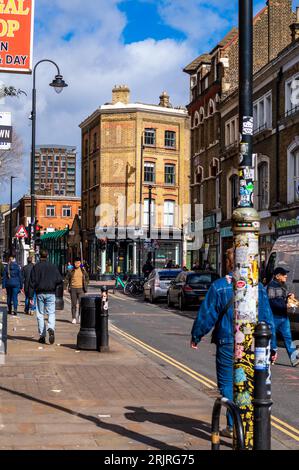 Blick auf die Straße, Edwin Store, Brick Lane, East London, England Stockfoto