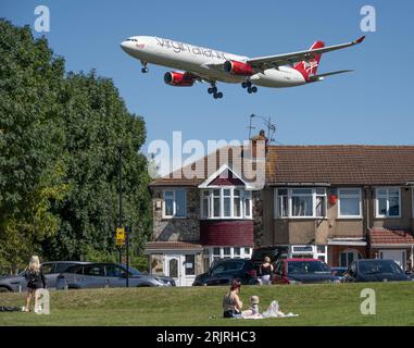 Heathrow, London, Großbritannien. August 2023. Ankunft der Flugzeuge am Flughafen London-Heathrow im Hochsommer 2023 Stockfoto