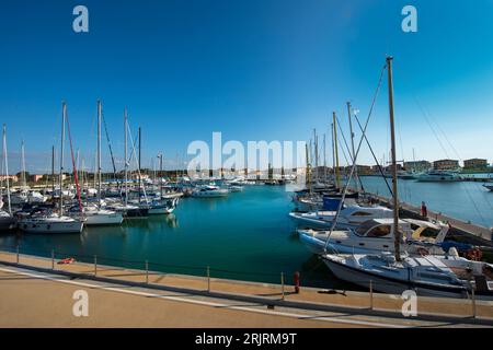 Pisa - 22. September: Hafen von Marina di Pisa am 22. September 2016 in Pisa. Segelschiffe im Hafen von Pisa Stockfoto