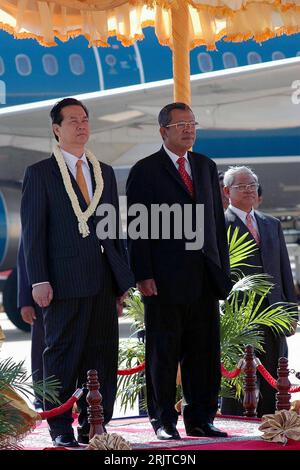 Bildnummer: 51620411 Datum: 18.12.2006 Copyright: imago/Xinhua Premierminister Hun Sen (re., CAM) mit Premierminister Nguyen Tan Dung (VIE) in Phnom Penh PUBLICATIONxNOTxINxCHN , Personen; 2006, Phnom Penh, Politiker; , hoch, Kbdig, Gruppenbild, Internationale Politik, Politik, Kambodscha, Randbild, People Stockfoto