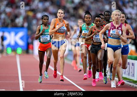 Budapest, Ungarn. August 2023. BUDAPEST, UNGARN - 23. AUGUST: Maureen Koster aus den Niederlanden nimmt 5000 am 5. Tag der Leichtathletik-Weltmeisterschaften Budapest 2023 im Nationalen Leichtathletik-Zentrum am 23. August 2023 in Budapest Teil. (Foto: Andy Astfalck/BSR Agency) Credit: BSR Agency/Alamy Live News Stockfoto