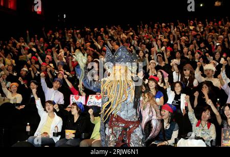 Bildnummer: 51880002 Datum: 24.05.2007 Copyright: imago/Xinhua Filmfigur - Davy Jones - anlässlich der Premiere des Films - Pirates of the Caribbean: At Worlds End - in Tokyo - PUBLICATIONxNOTxINxCHN , Personen , optimistisch , Begeisterung; 2007, Tokyo, Pressetermin, Filmpremiere, Fluch der Karibik 3, World s, am Ende der Welt; , quer, Kbdig, total, Film, Kunst, Japan, , Stockfoto