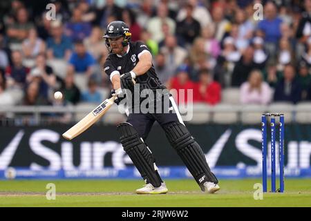 Laurie Evans von den Manchester Originals, bevor sie von Devon Conway (nicht abgebildet) aus dem Southern Brave-Team während des Hundert-Matches in Emirates Old Trafford, Manchester, erwischt wurden. Bilddatum: Mittwoch, 23. August 2023. Stockfoto