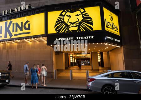 New York, New York, USA. August 2023. Disney's The Lion King am Broadway im Minskoff Theatre. Seit der Schließung von Phantom of the Oprea ist The Lion King heute die am längsten laufende Produktion, die derzeit in Broadway Theaters zu sehen ist. Die Show ist ein Grundpfeiler für den Tourismus. (Bild: © Taidgh Barron/ZUMA Press Wire) NUR REDAKTIONELLE VERWENDUNG! Nicht für kommerzielle ZWECKE! Stockfoto